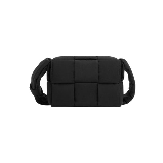 보테가베네타 스몰 패딩 테크 카세트백 블랙